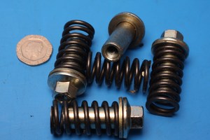 Clutch springs and sleevenuts SK125 used