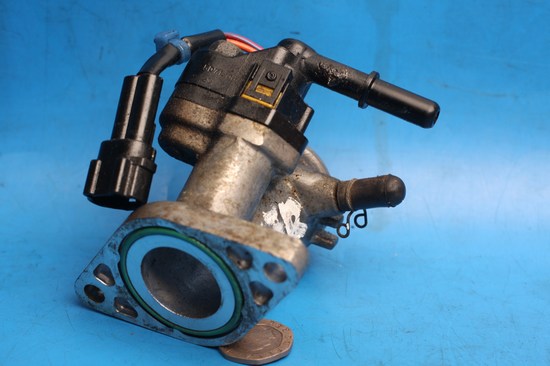 inlet manifold and injector used for YZFR125 - Click Image to Close
