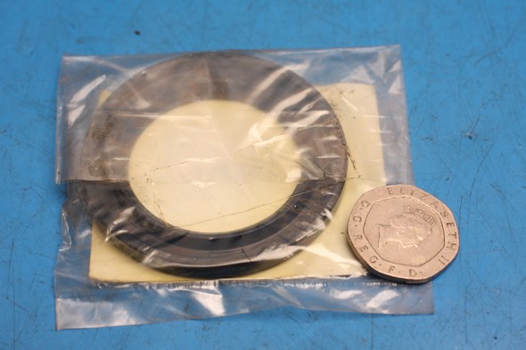 Oil seal front wheel hub genuine kawasaki ZR ZX NOS - Click Image to Close