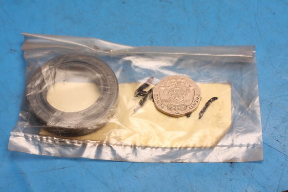 Oil seal crank genuine yamaha YZ125 new - Click Image to Close