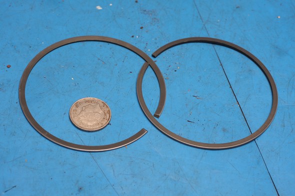 Piston ring set geuine yamaha DT400 NOS - Click Image to Close