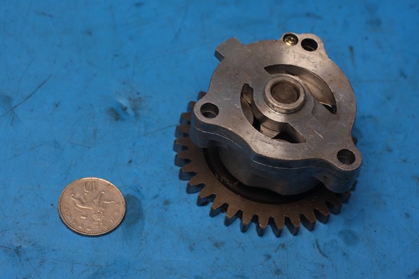 Oil pump and drive gear Hyosung GT650 used