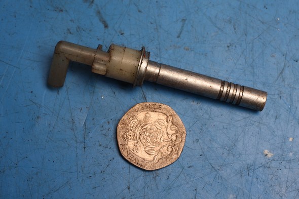Carburettor needle jet unsure whether right or left