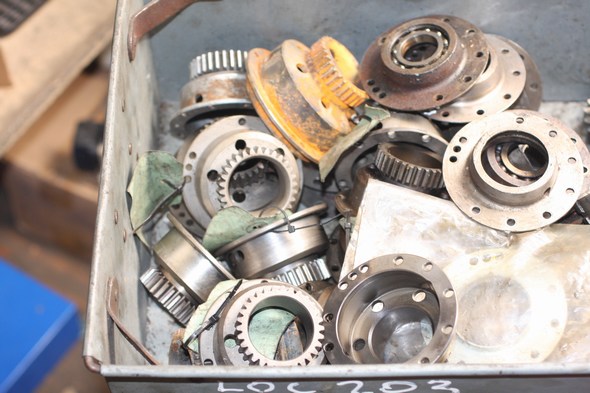 Stationary gears & oil seal housings assorted Norton