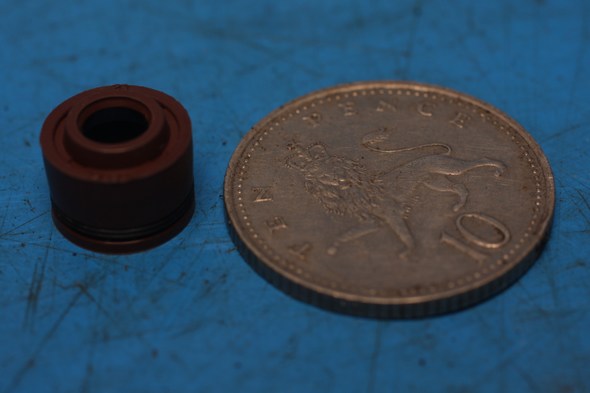 Valve stem oil seal 1572B-I008-0000 new - Click Image to Close