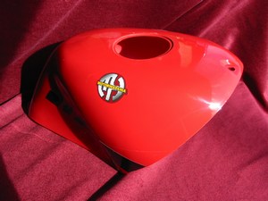 Cover petrol tank in red complete with decals 0740111000166