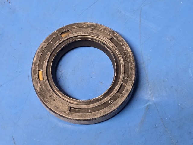 (image for) Oil seal 24 x 40 x 7 Double lip TC Daelim