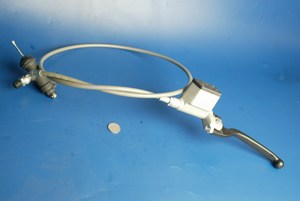Hydraulic clutch lever assembly with slave cylinder
