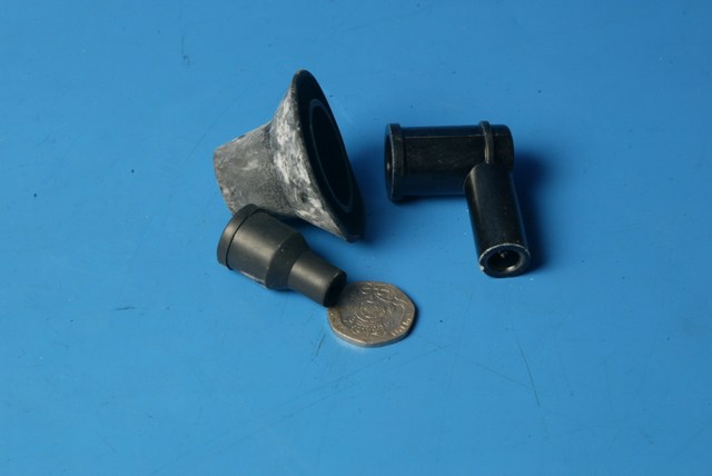 Spark plug cap and rubber boot for Malaguti scooters 073.006.00