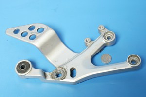 Footrest hanger right hand front Yamaha YZF R125