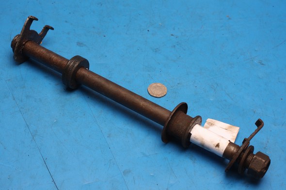 Rear wheel spindle Suzuki GS500 used - Click Image to Close