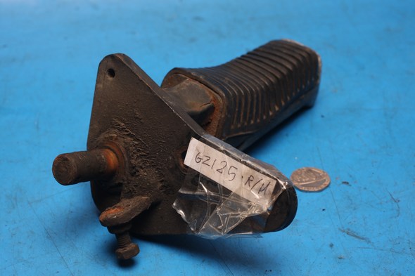Footpeg and hanger right hand front Suzuki GZ125 used - Click Image to Close