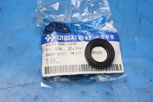 Oil seal 20x34x7 Gear box ouput shaft Daelim VJ125 VJ125F VL125